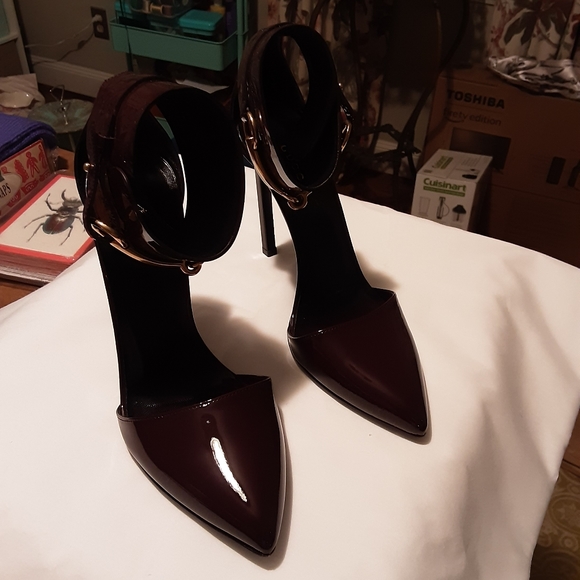 Gucci Ursula Horsebit Stillettos - Picture 11 of 13